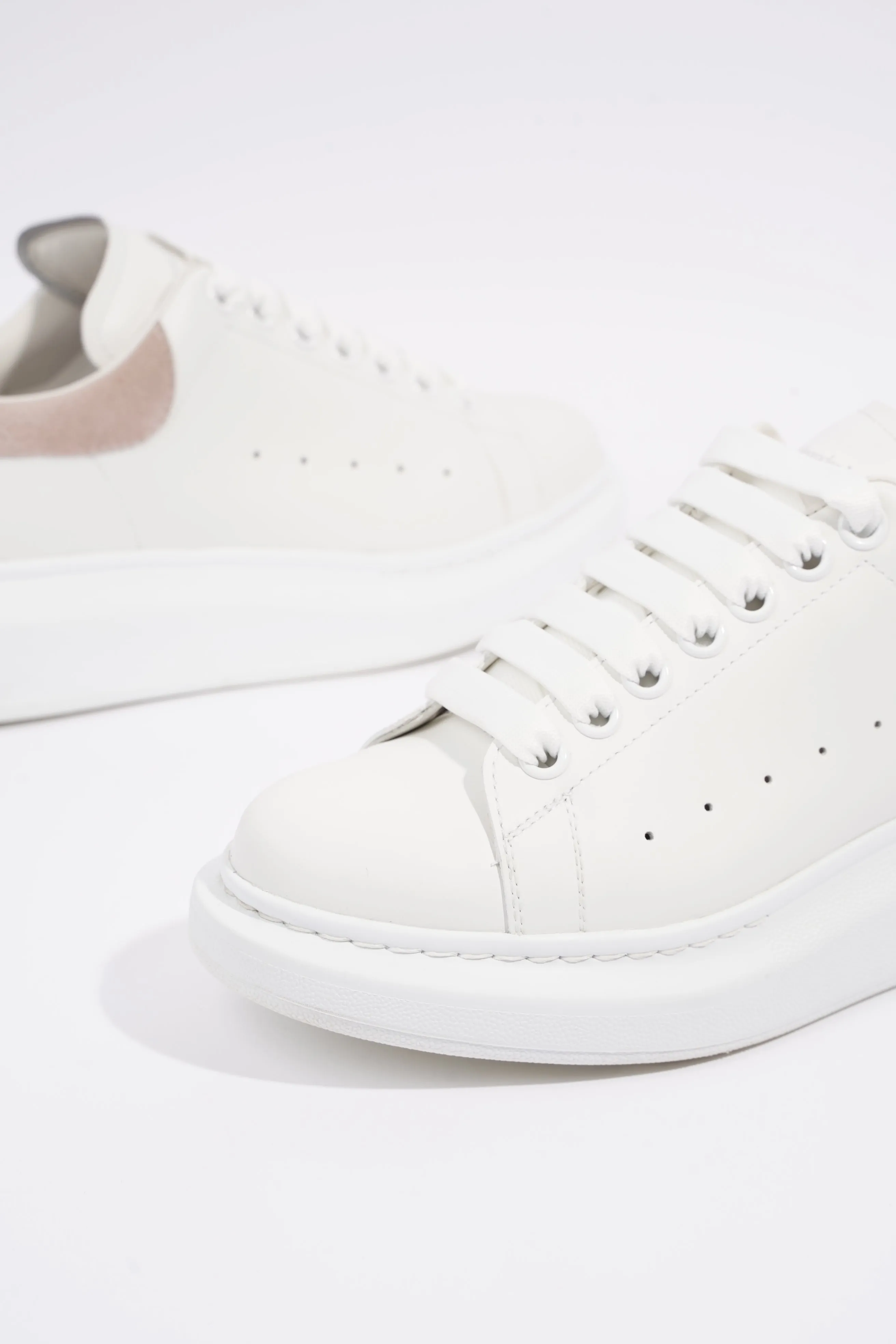 Alexander McQueen Womens Oversized Sneaker White / Nude EU 38 / UK 5